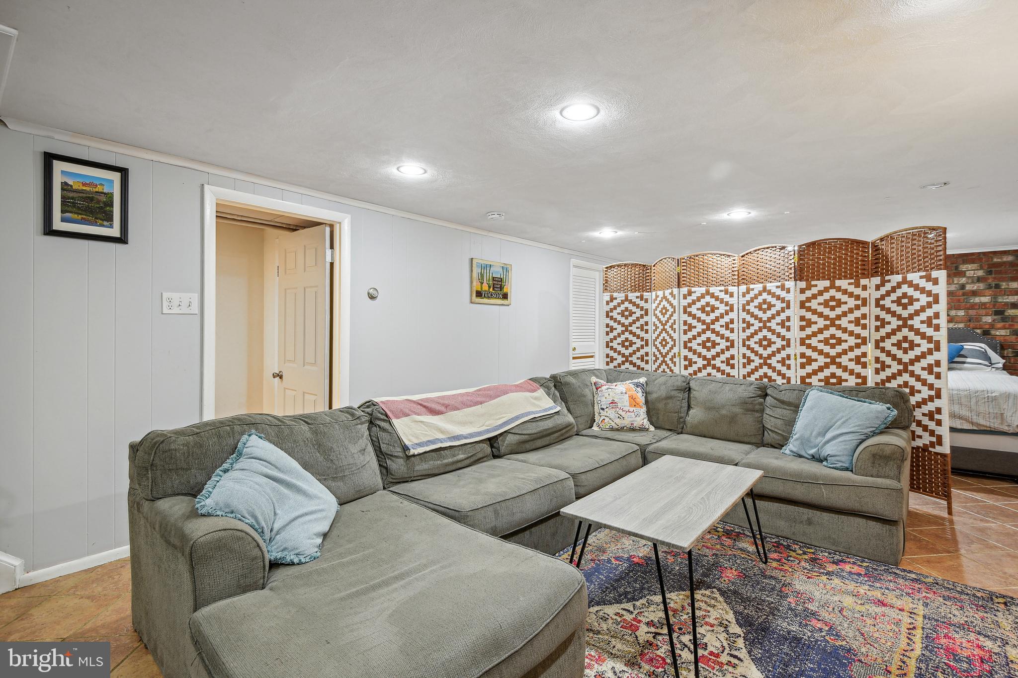 108 WOODRIDGE AVENUE