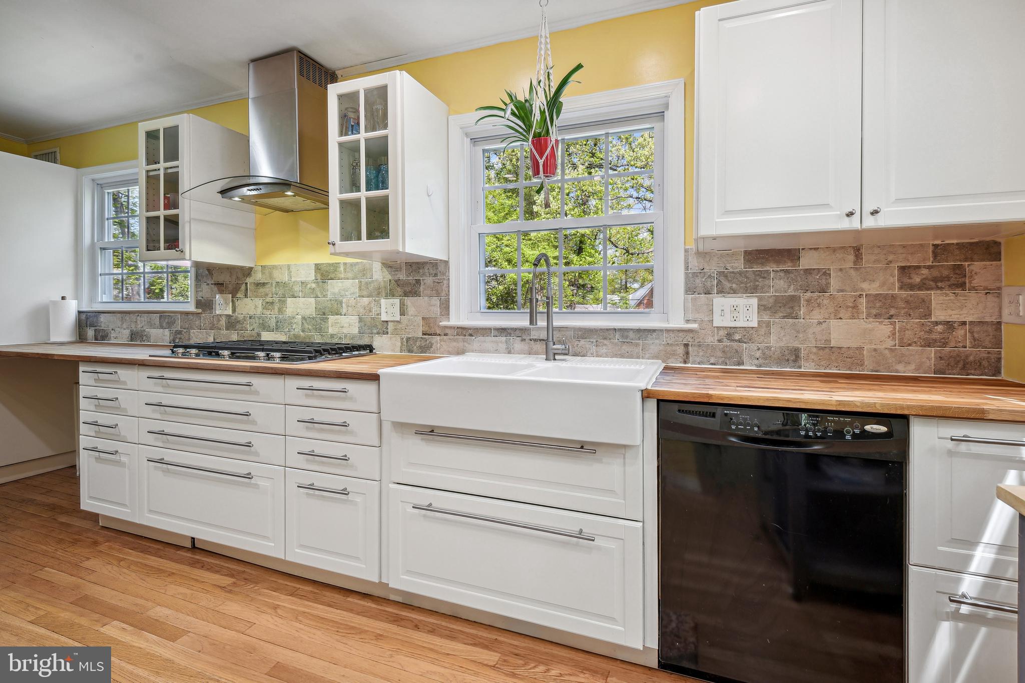 108 WOODRIDGE AVENUE