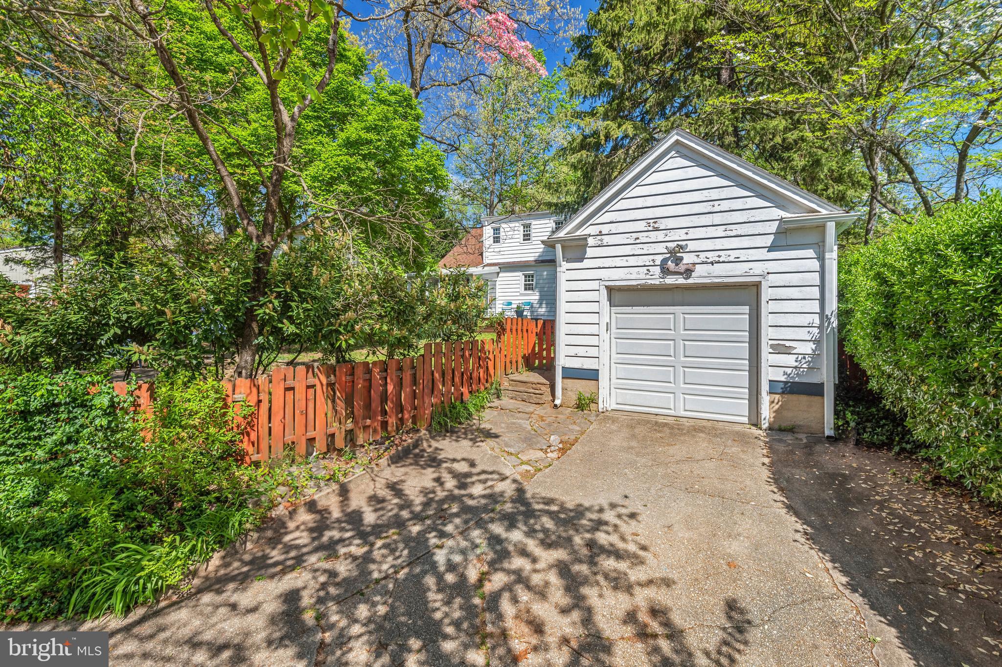 108 WOODRIDGE AVENUE