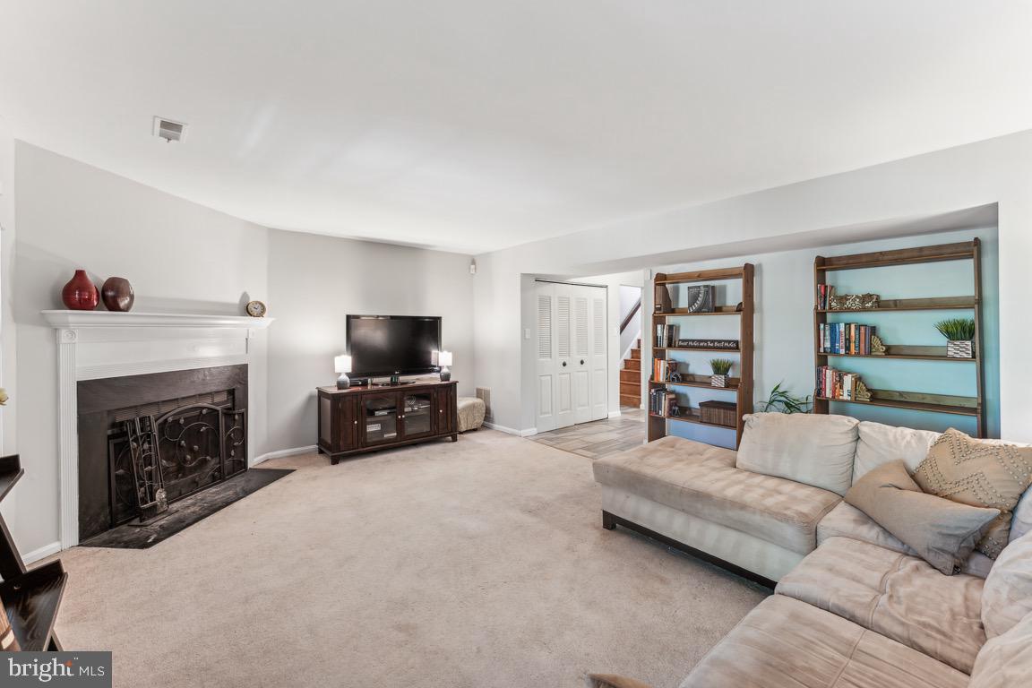 1903 BRIGHTLEAF COURT