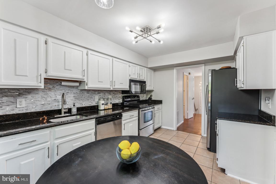 1903 BRIGHTLEAF COURT