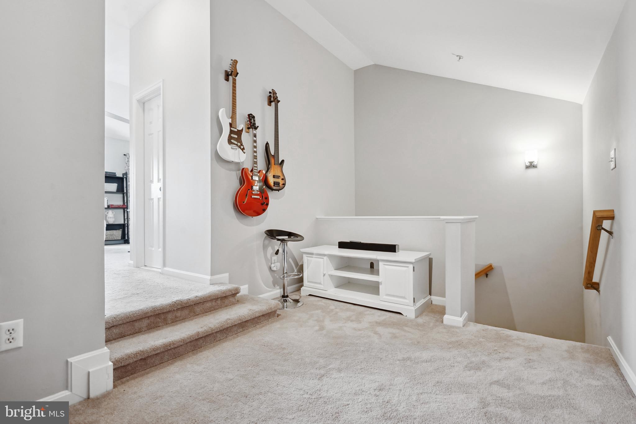 28 GOLDEN ASH WAY