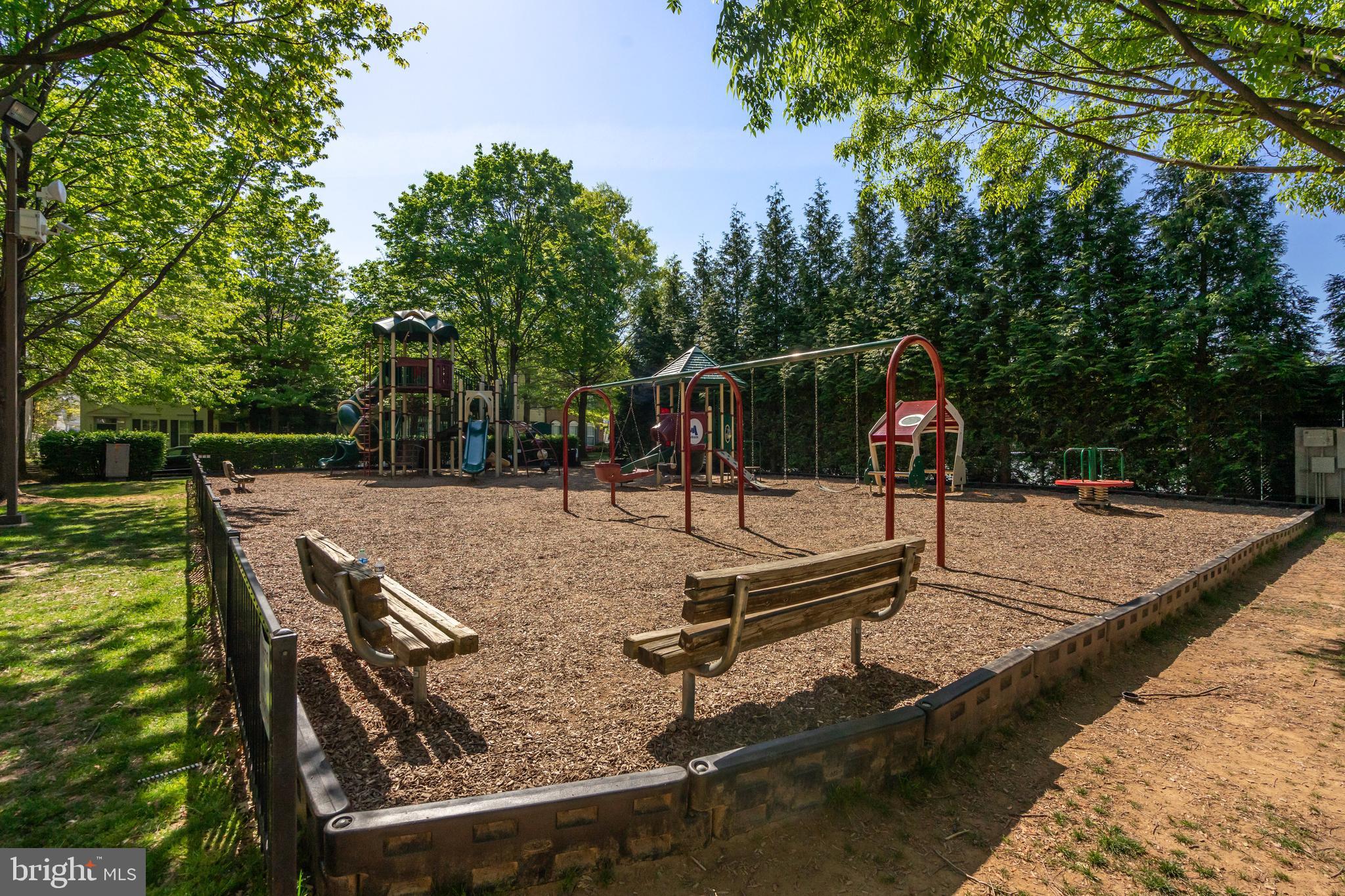 28 GOLDEN ASH WAY