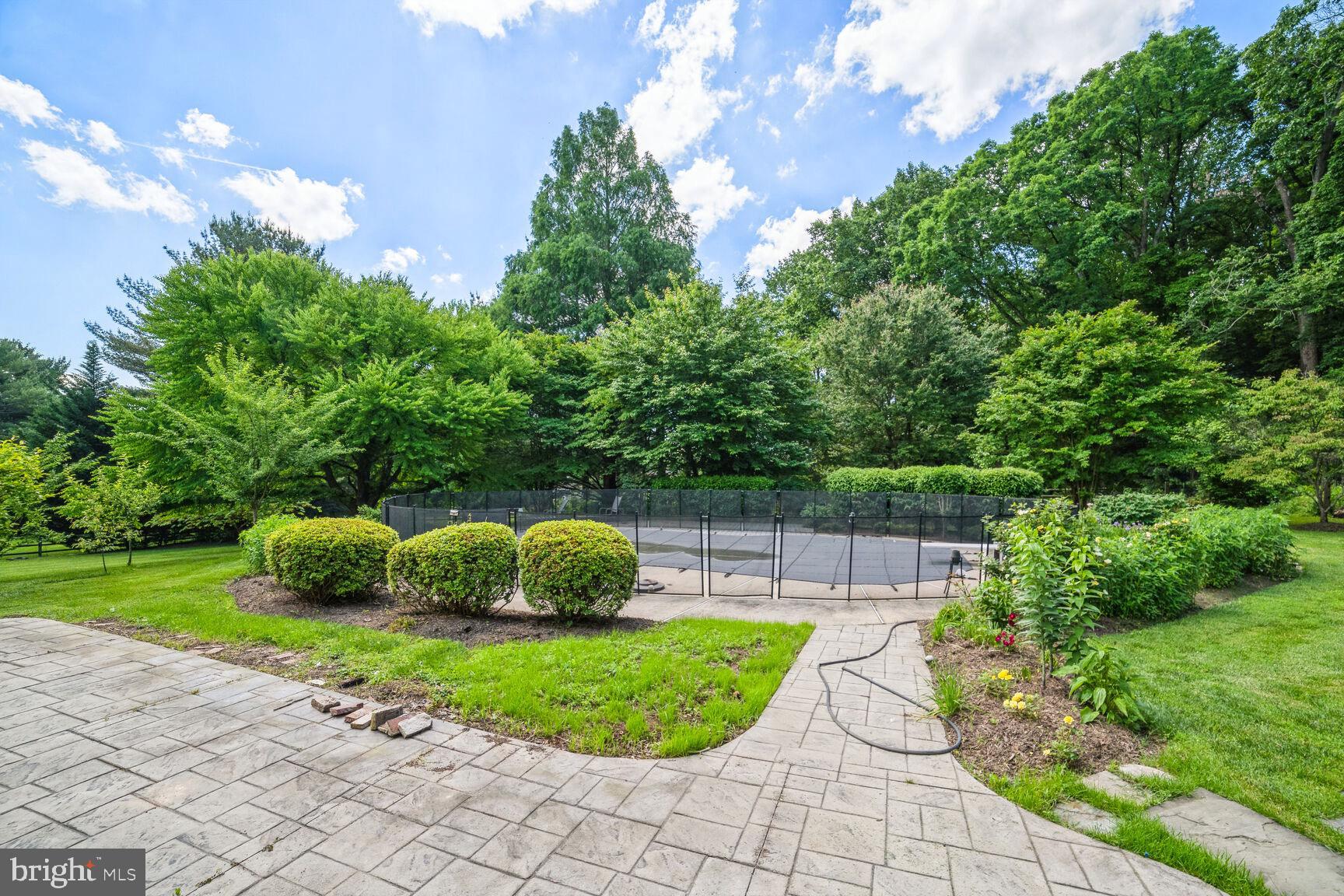 8710 LOCHAVEN DRIVE