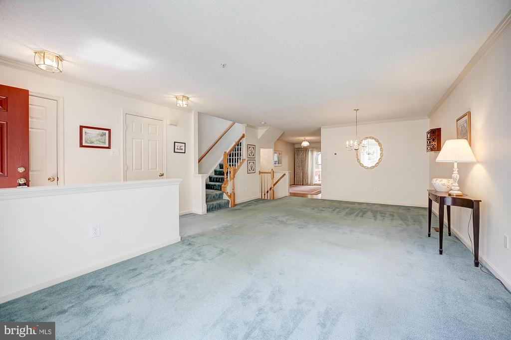 7 COTTAGE FIELD COURT