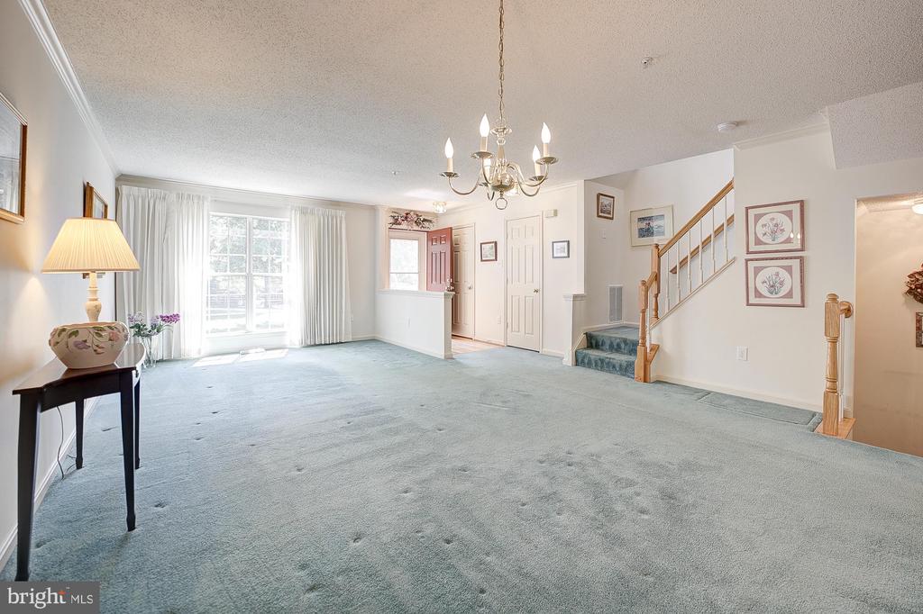 7 COTTAGE FIELD COURT