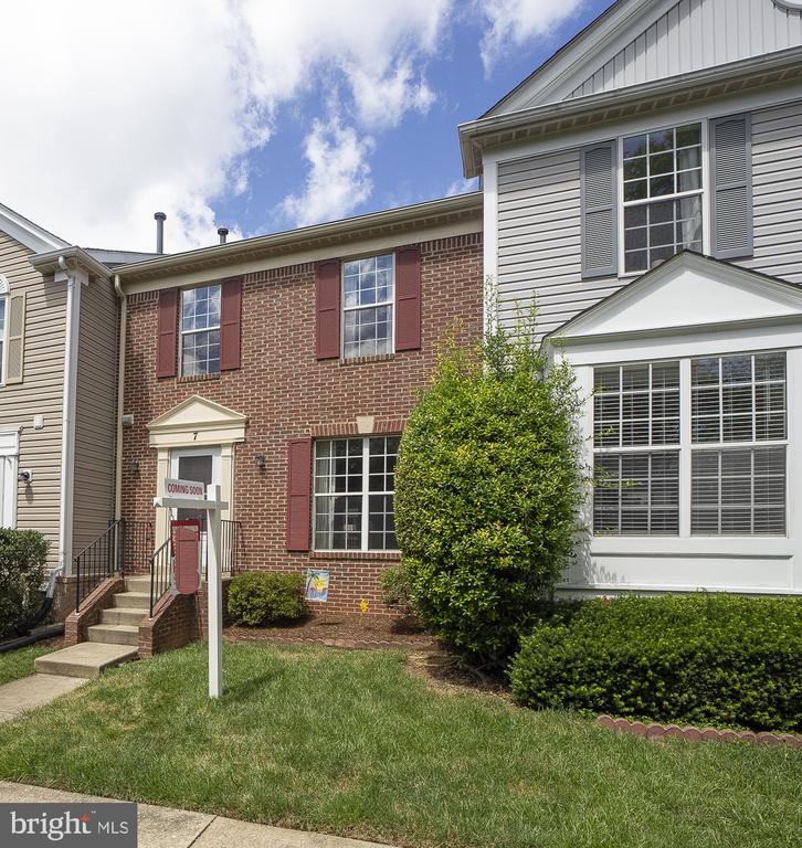 7 COTTAGE FIELD COURT