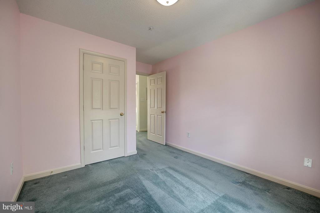 7 COTTAGE FIELD COURT