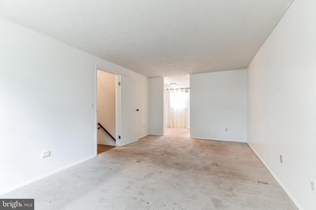 1316 SWINGINGDALE DRIVE