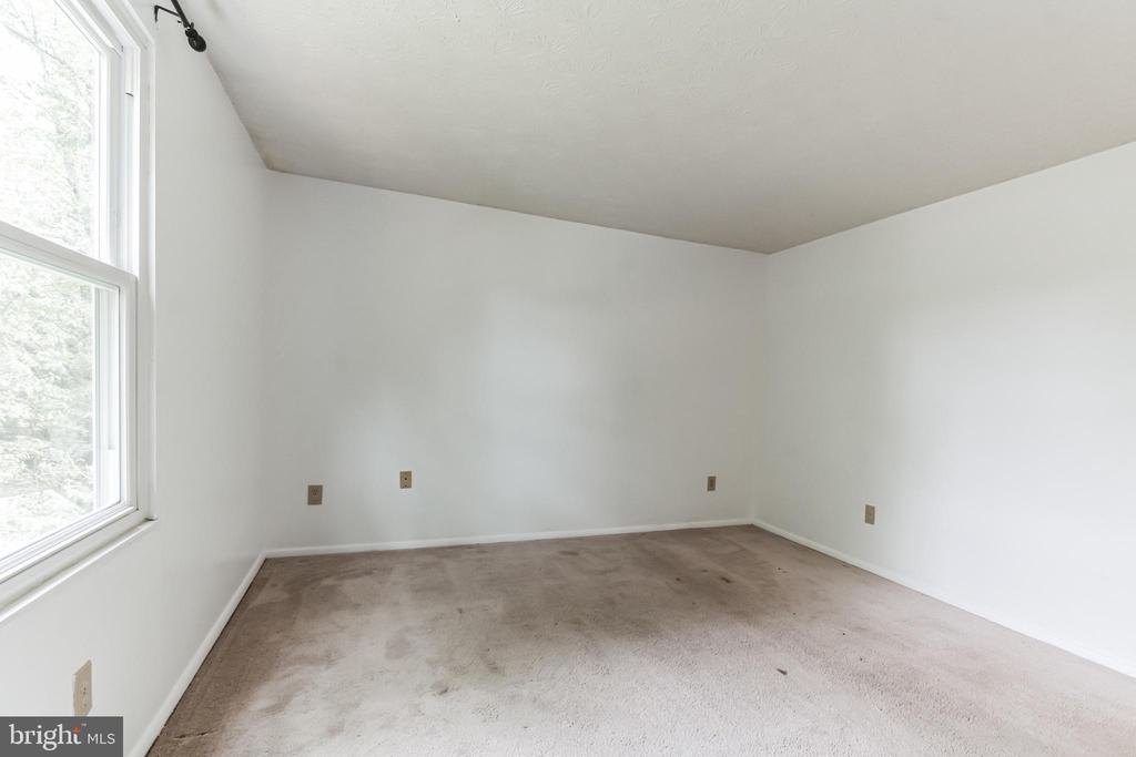 1316 SWINGINGDALE DRIVE