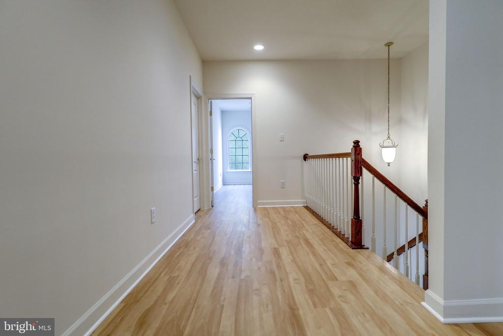511 AUTUMN WIND WAY