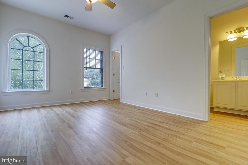511 AUTUMN WIND WAY