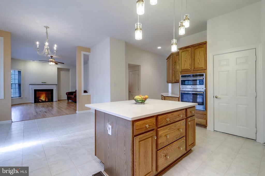 511 AUTUMN WIND WAY