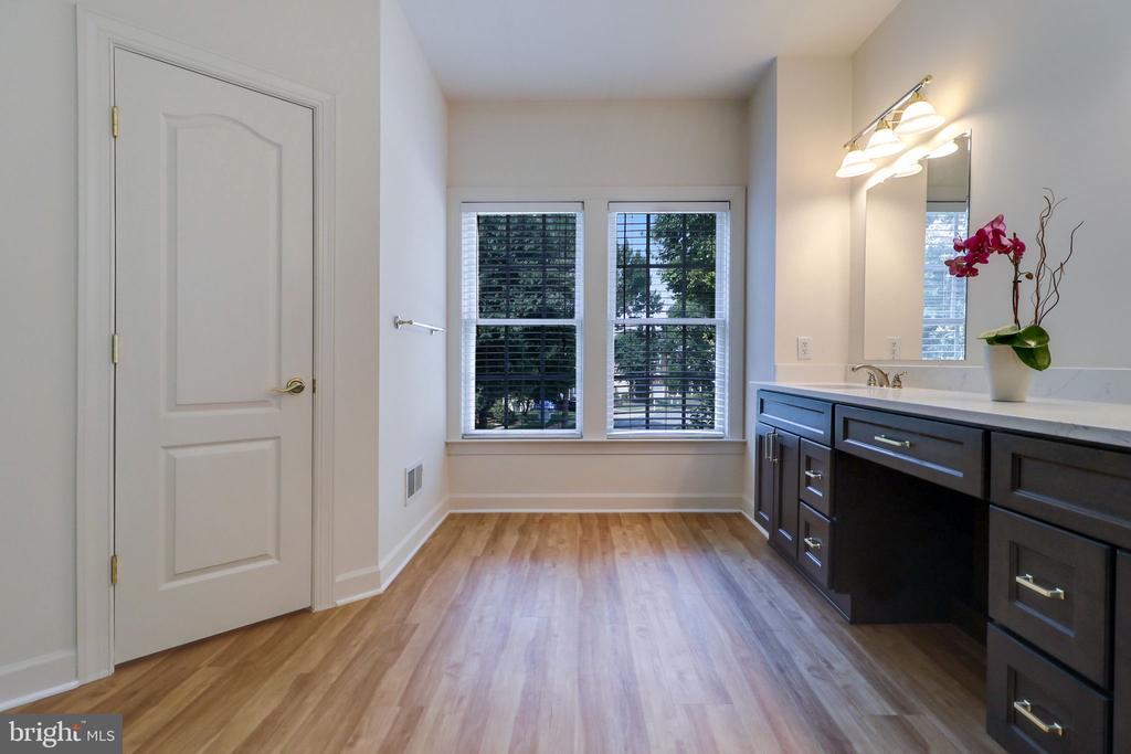 511 AUTUMN WIND WAY
