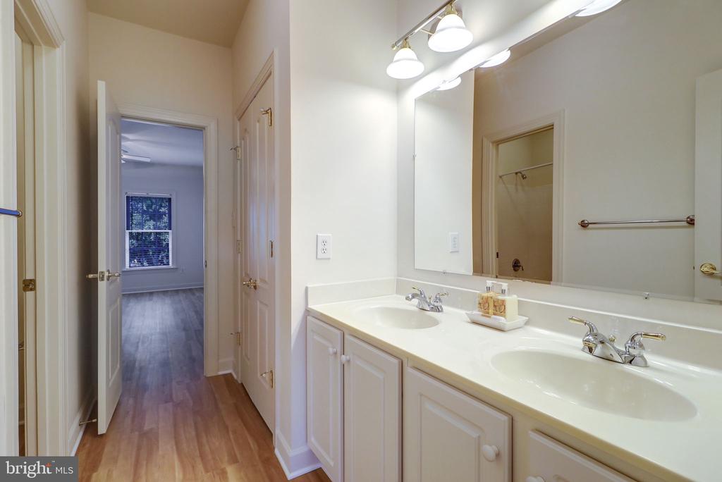 511 AUTUMN WIND WAY
