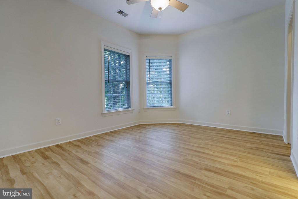 511 AUTUMN WIND WAY