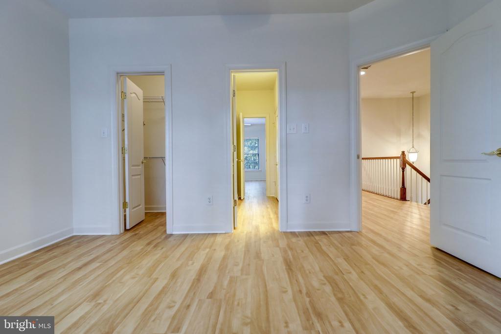 511 AUTUMN WIND WAY