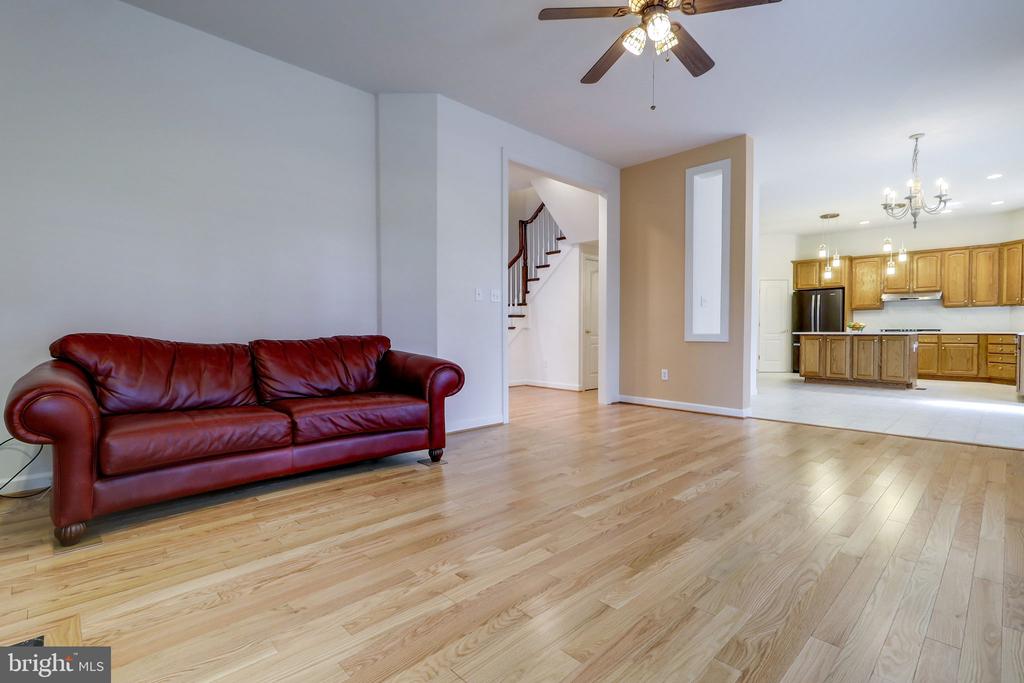 511 AUTUMN WIND WAY