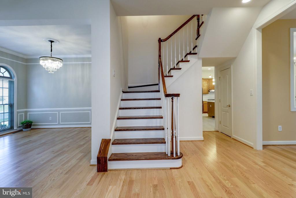 511 AUTUMN WIND WAY