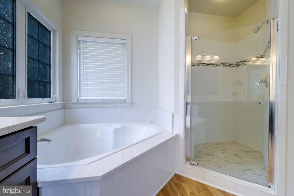 511 AUTUMN WIND WAY