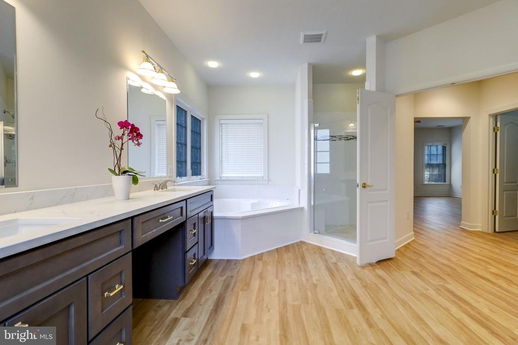 511 AUTUMN WIND WAY