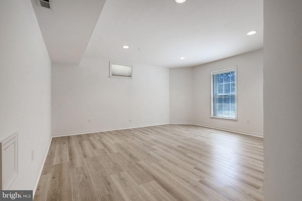 511 AUTUMN WIND WAY