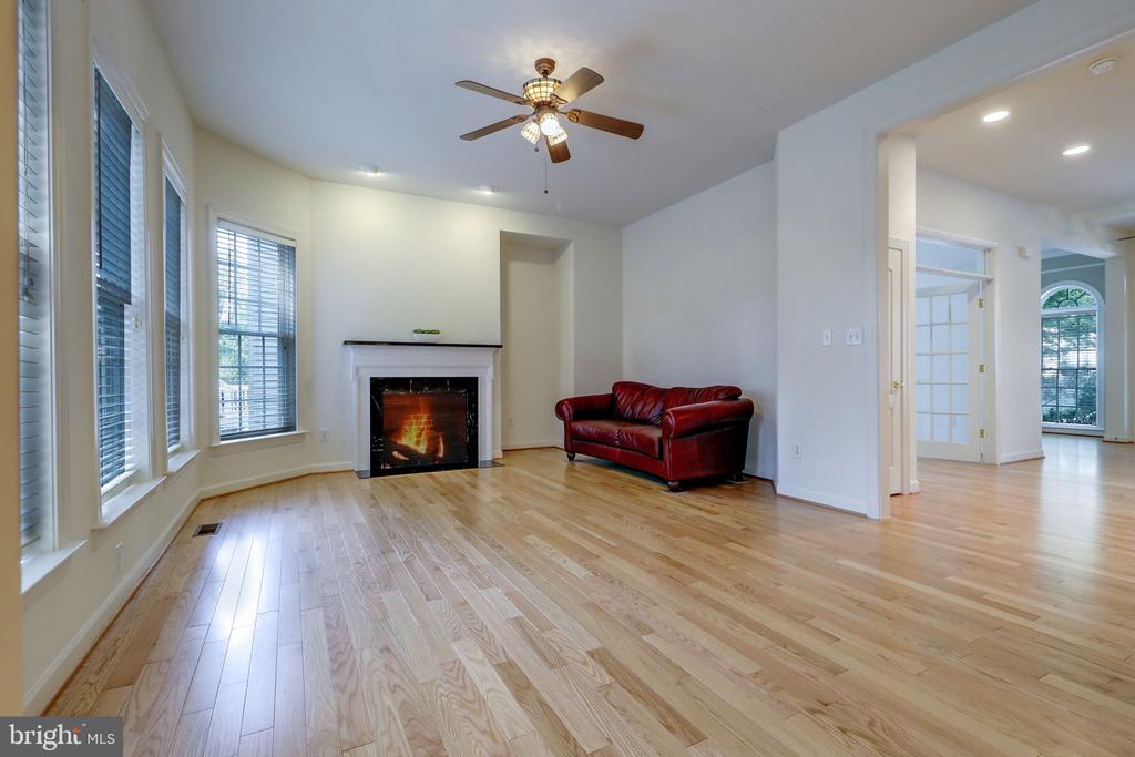 511 AUTUMN WIND WAY