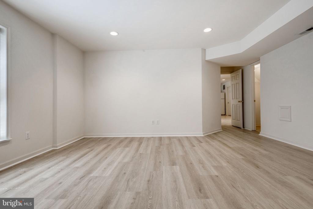 511 AUTUMN WIND WAY