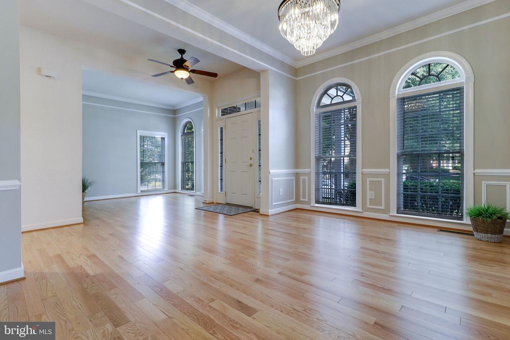511 AUTUMN WIND WAY
