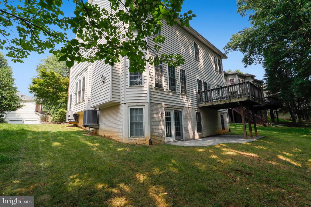 511 AUTUMN WIND WAY