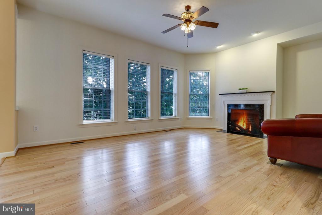 511 AUTUMN WIND WAY