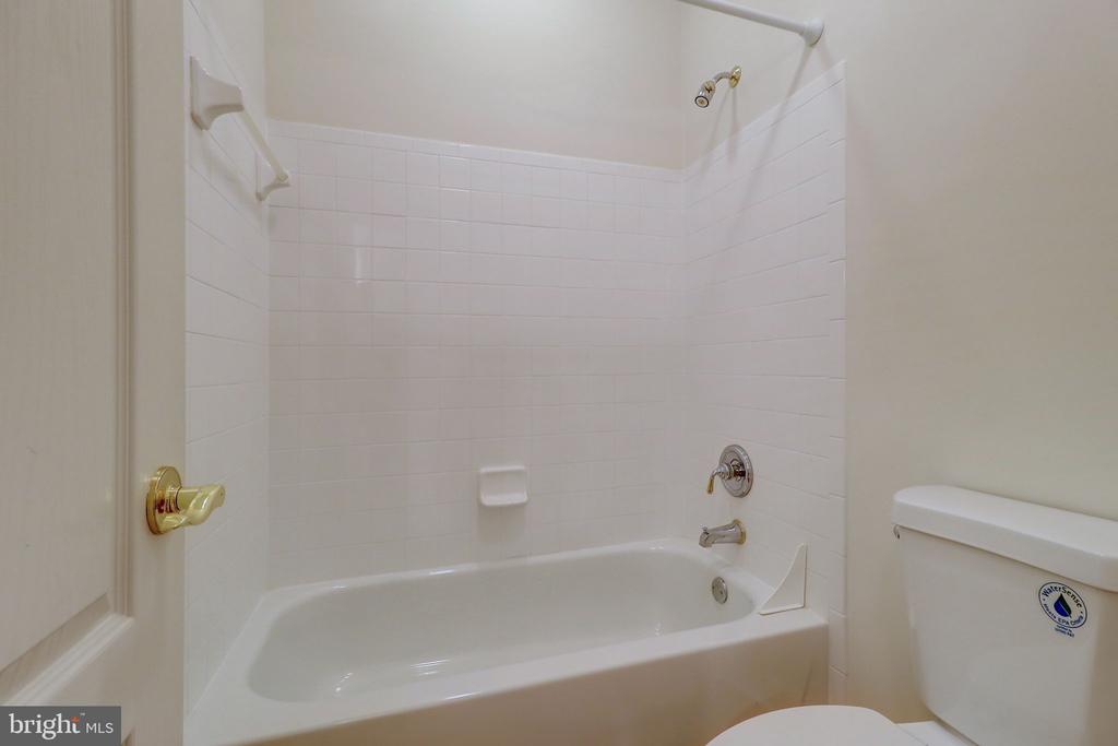 511 AUTUMN WIND WAY