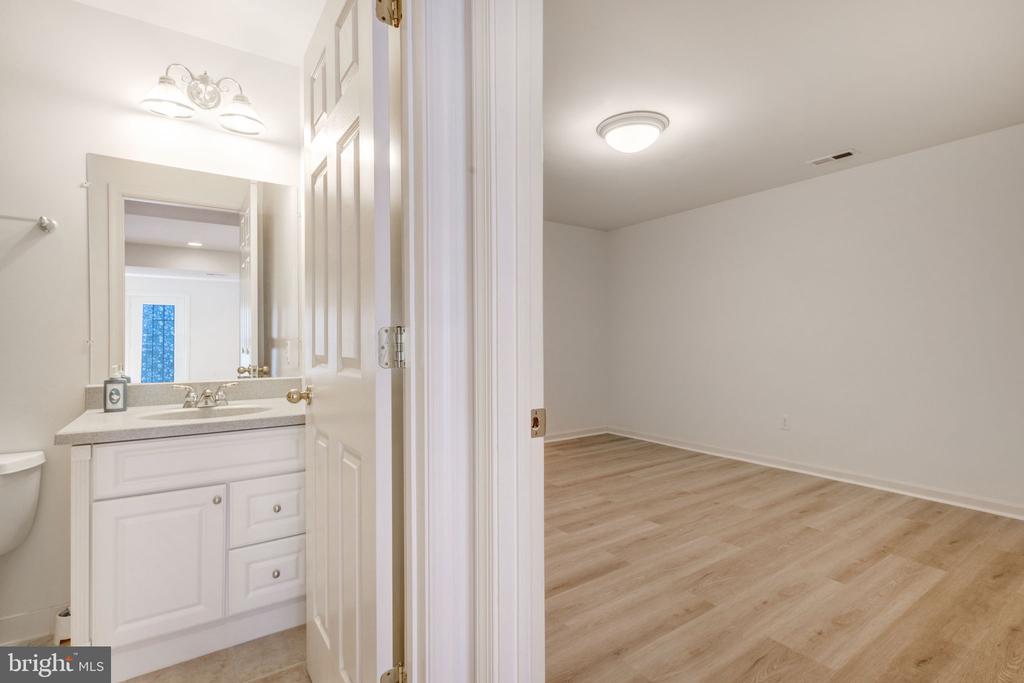 511 AUTUMN WIND WAY