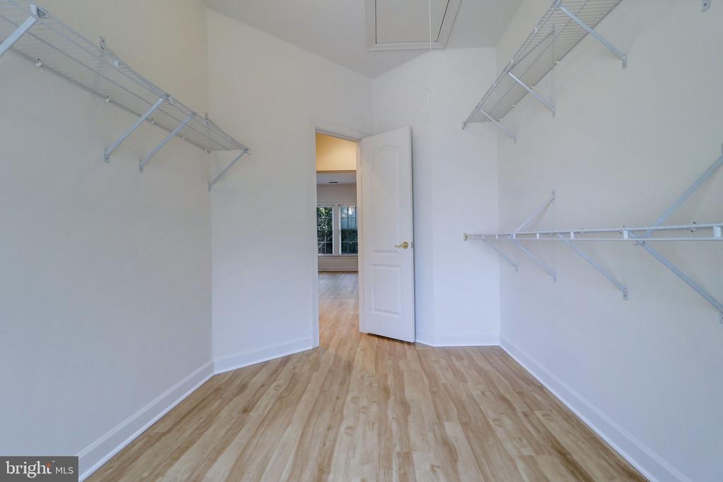 511 AUTUMN WIND WAY
