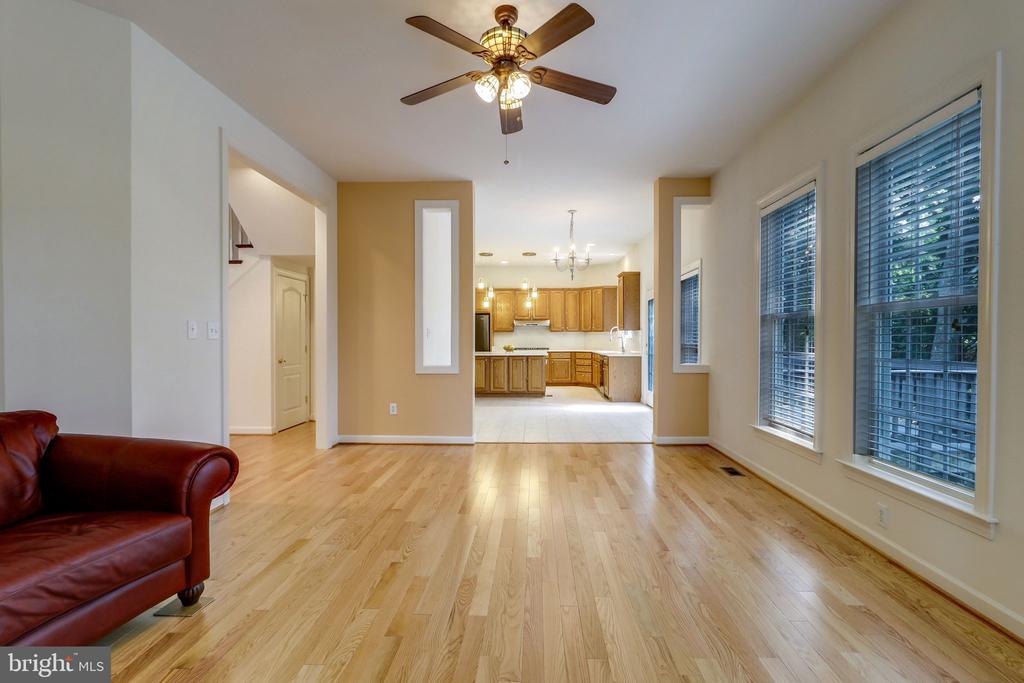 511 AUTUMN WIND WAY