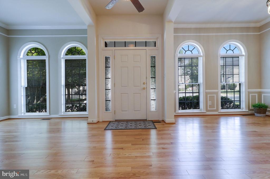 511 AUTUMN WIND WAY