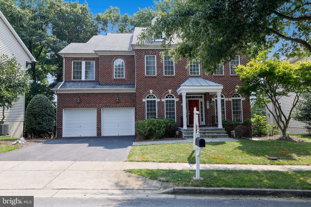511 AUTUMN WIND WAY
