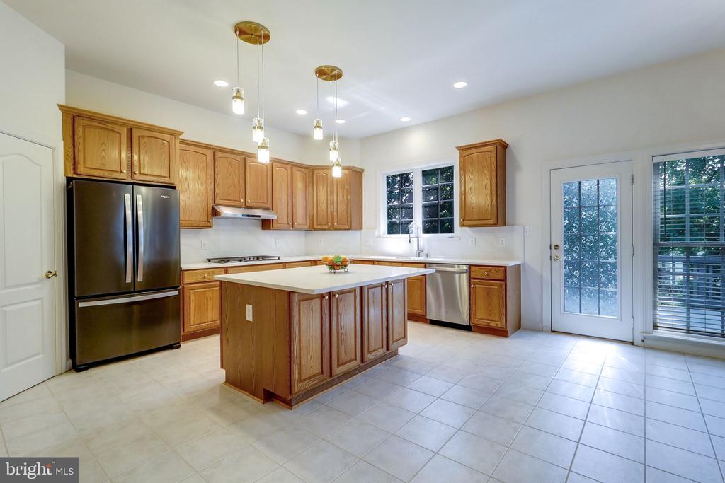 511 AUTUMN WIND WAY