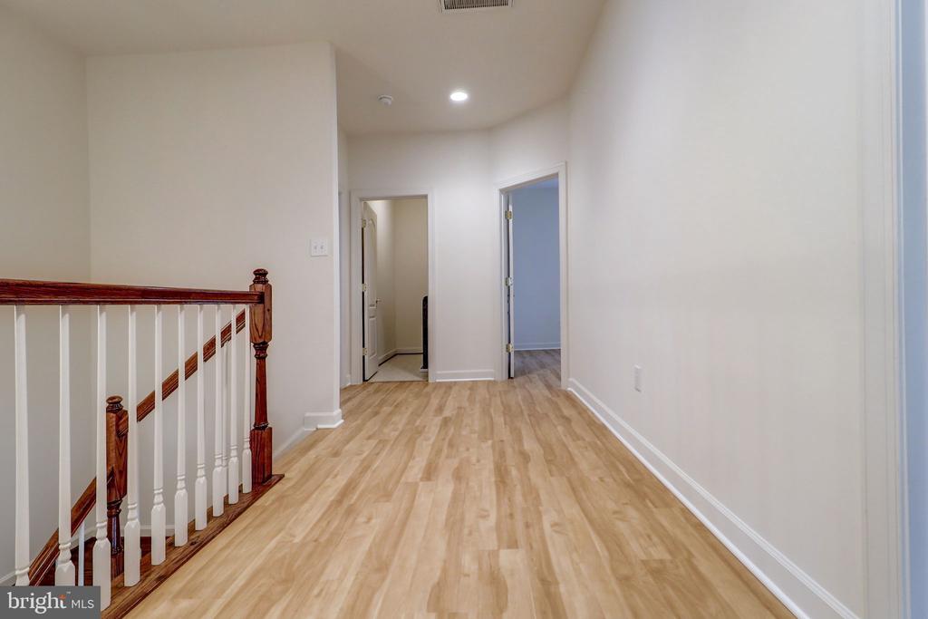 511 AUTUMN WIND WAY