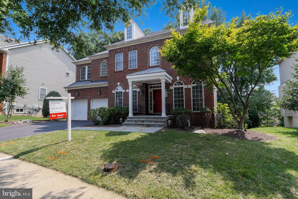 511 AUTUMN WIND WAY