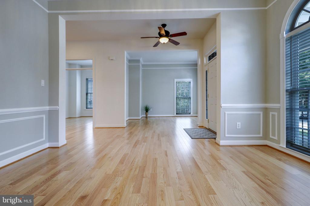 511 AUTUMN WIND WAY