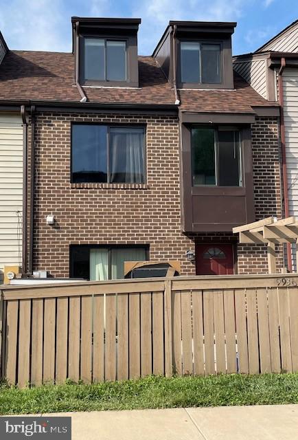 9936 BROOKRIDGE COURT