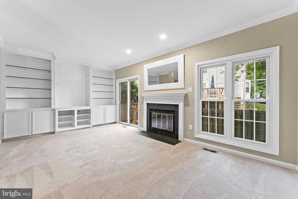 12118 ISLAND VIEW CIRCLE