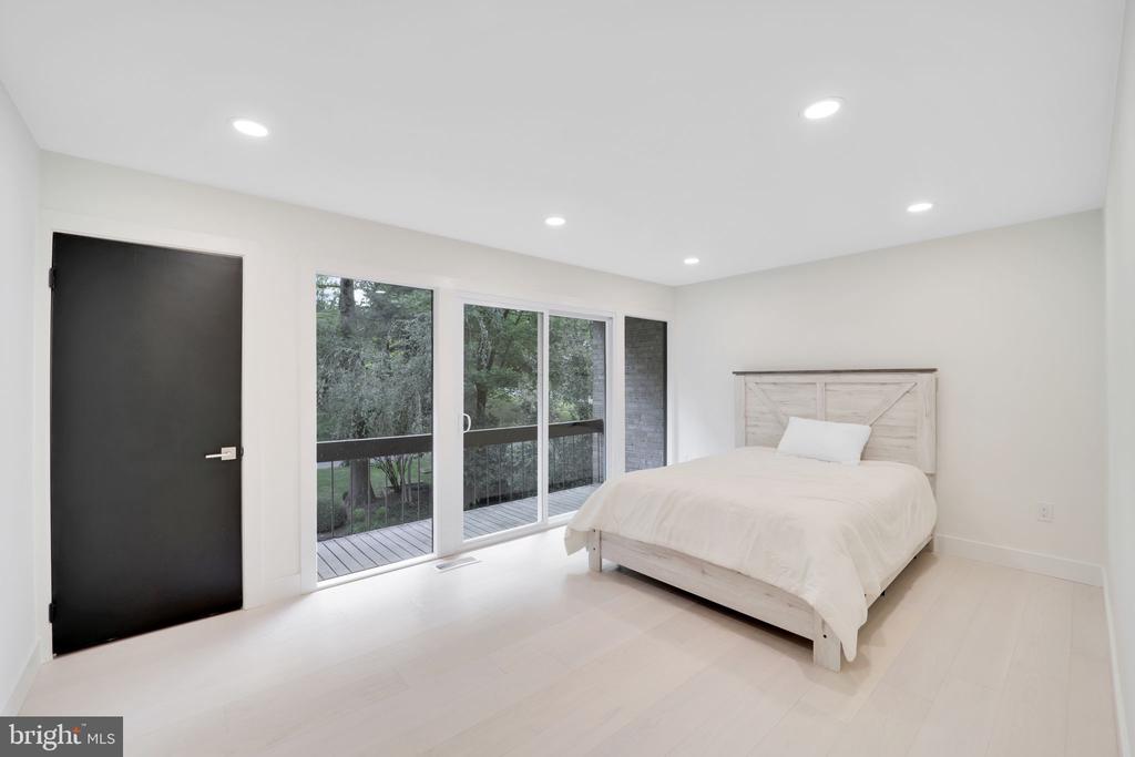 8509 TIMBER HILL LANE