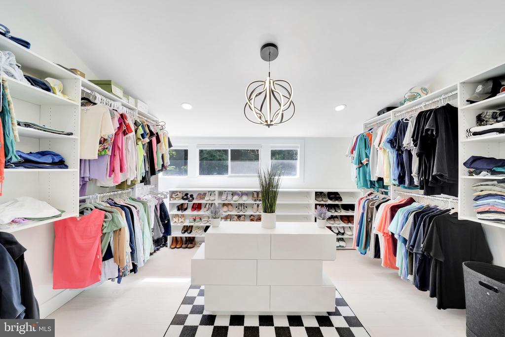 8509 TIMBER HILL LANE