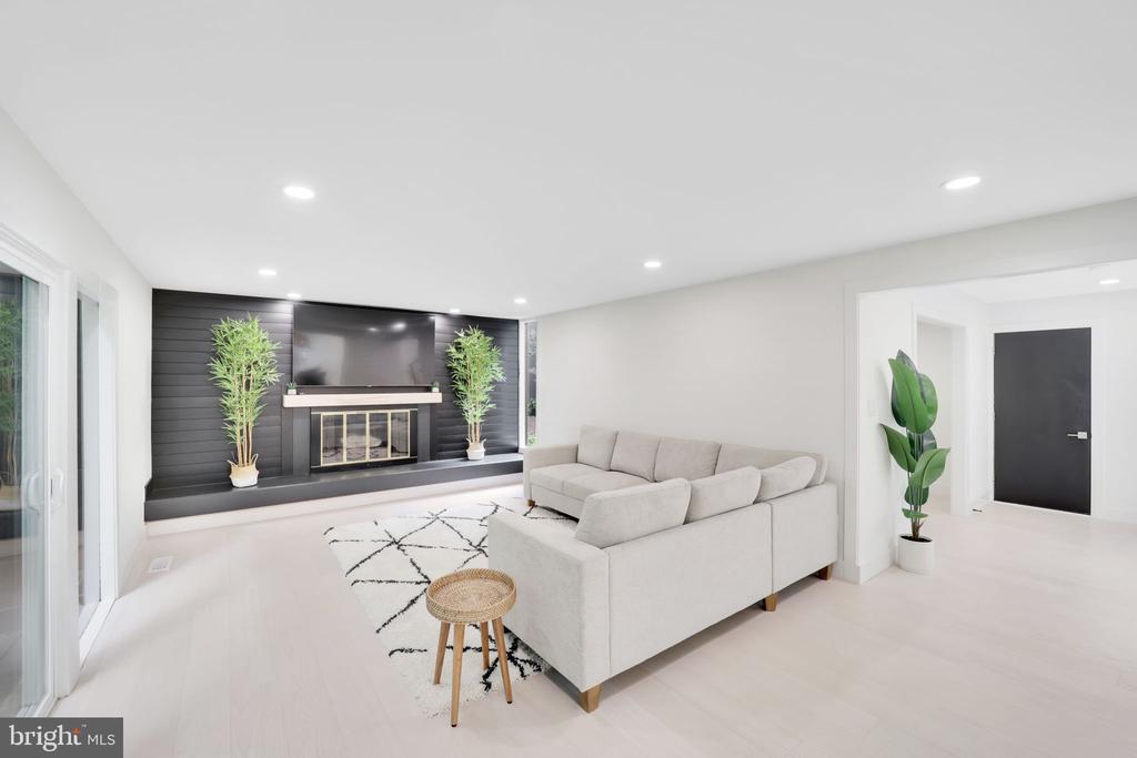 8509 TIMBER HILL LANE