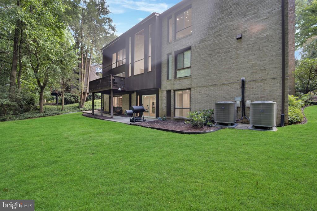 8509 TIMBER HILL LANE