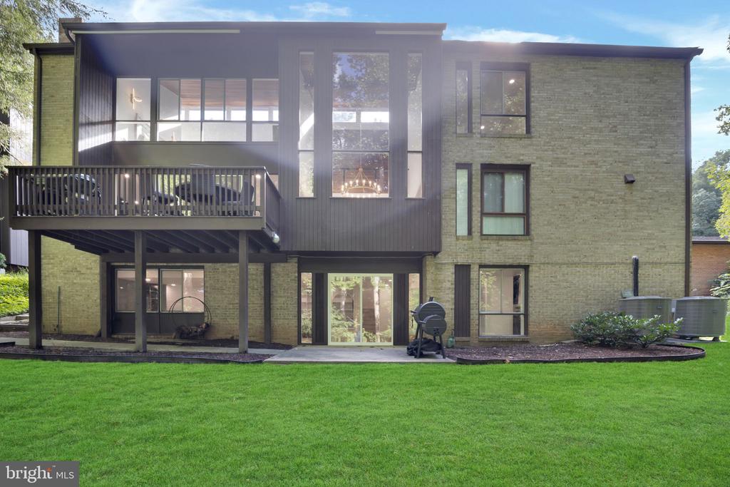 8509 TIMBER HILL LANE