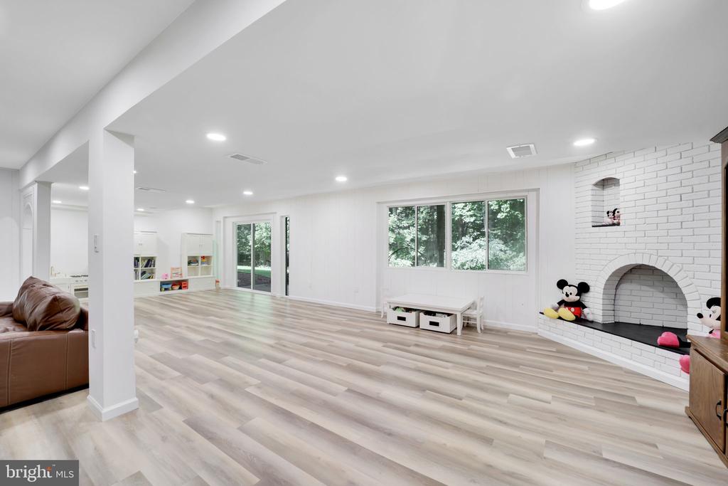 8509 TIMBER HILL LANE