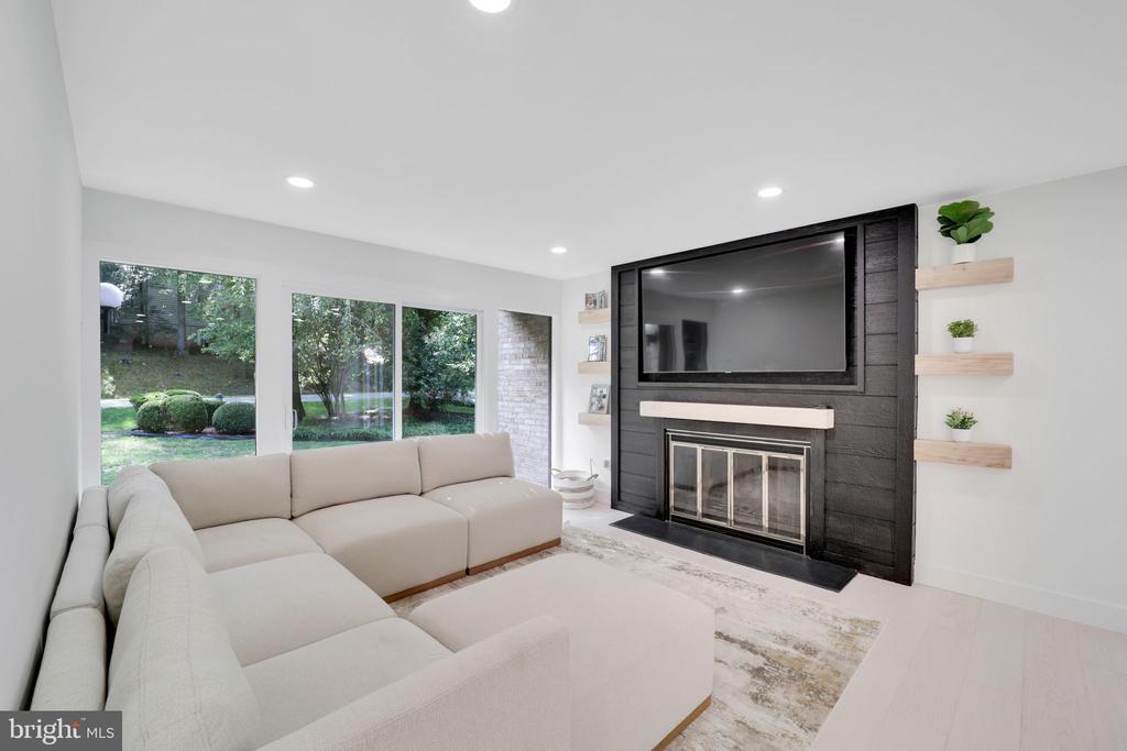 8509 TIMBER HILL LANE